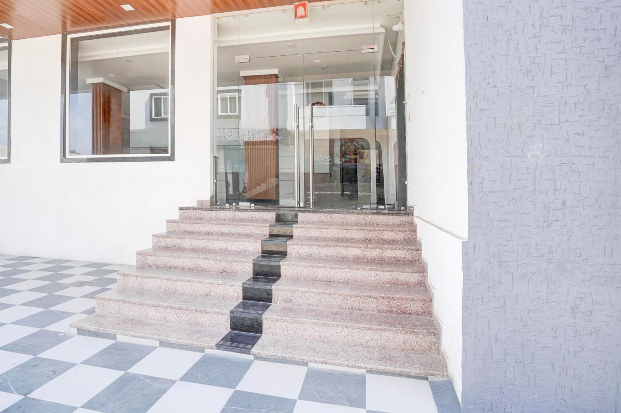 Hotel O Shree Gurukripa Khātu Kültér fotó