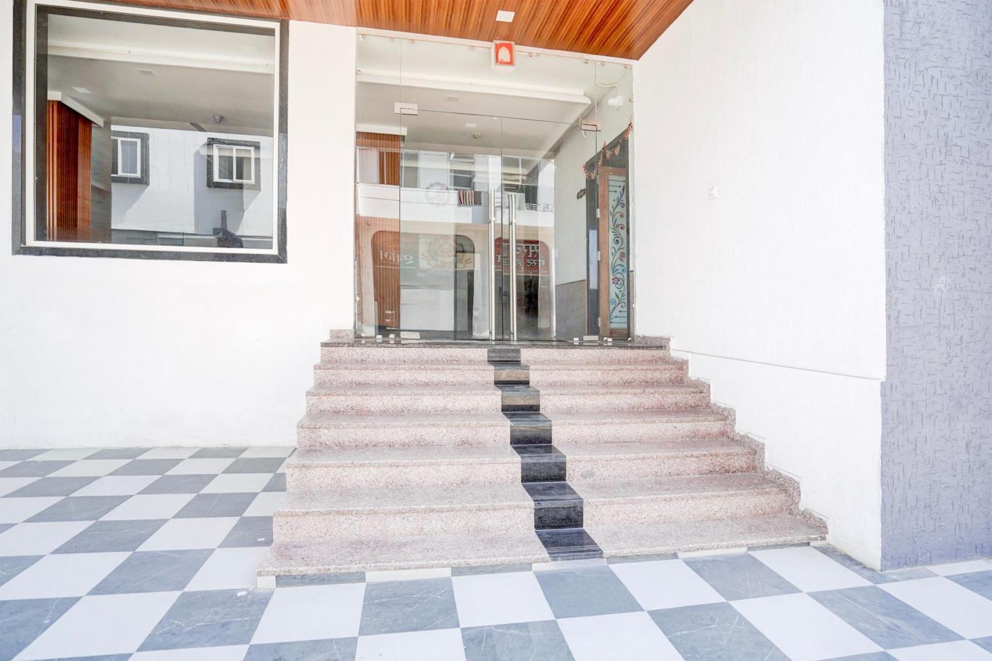 Hotel O Shree Gurukripa Khātu Kültér fotó
