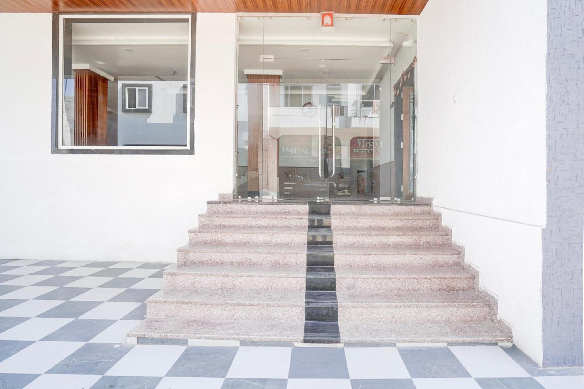 Hotel O Shree Gurukripa Khātu Kültér fotó